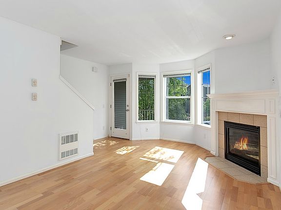3rd image of 11720 A Greenwood Ave N