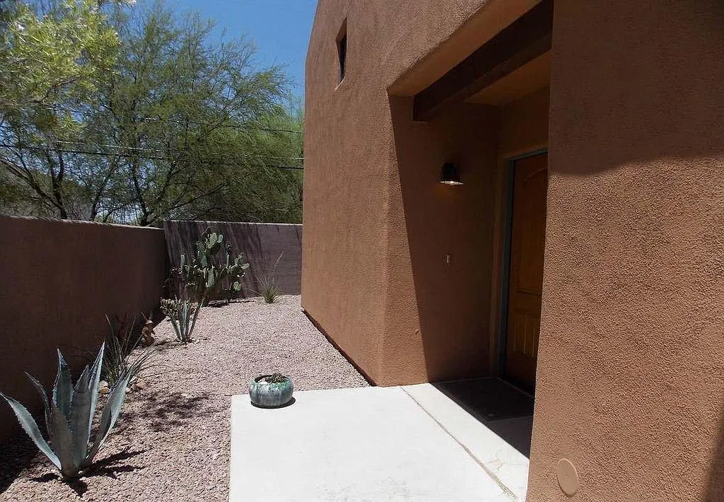 3135 N Olsen Ave — Photo 2