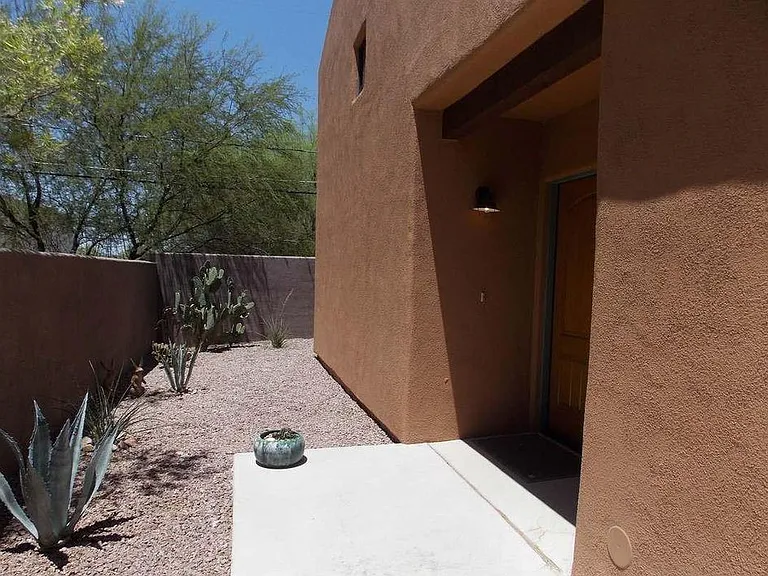3135 N Olsen Ave — Photo 2
