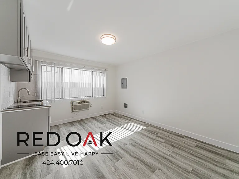 15938 Vanowen St #11 — Photo 4