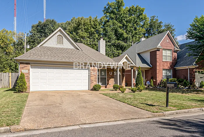 3 bed, 2.0 bath, 1314 sqft, $2,010 — Photo 2