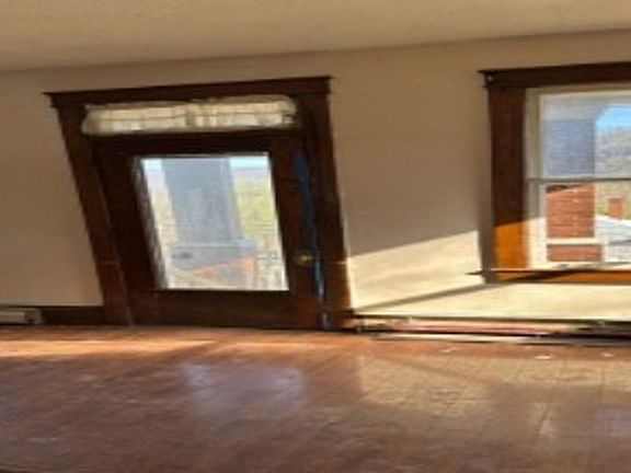 2nd image of 610 Armstrong St