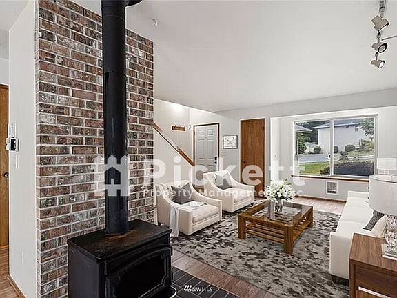 5th image of 5725 Wisteria Ln NE