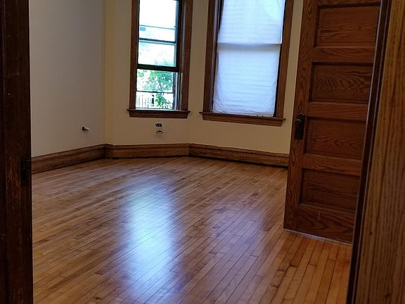 5th image of 2225 S Trumbull Ave #1