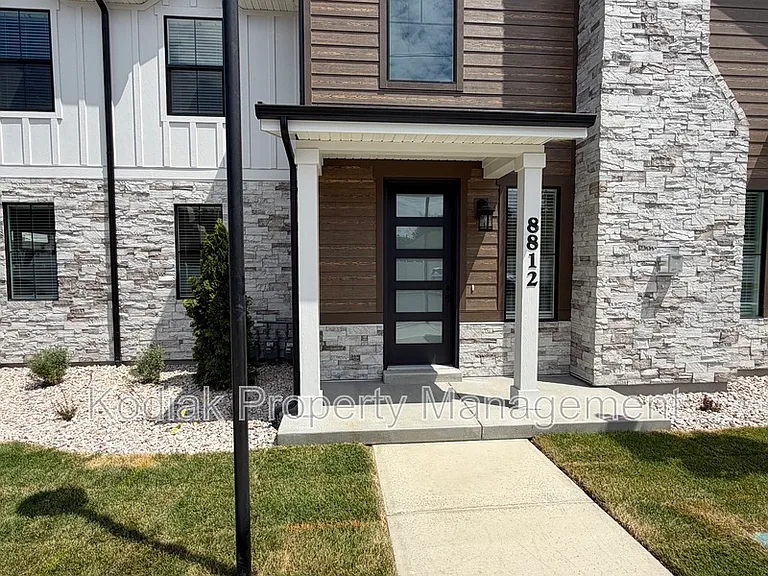 8812 S Cys Park Ln — Photo 3