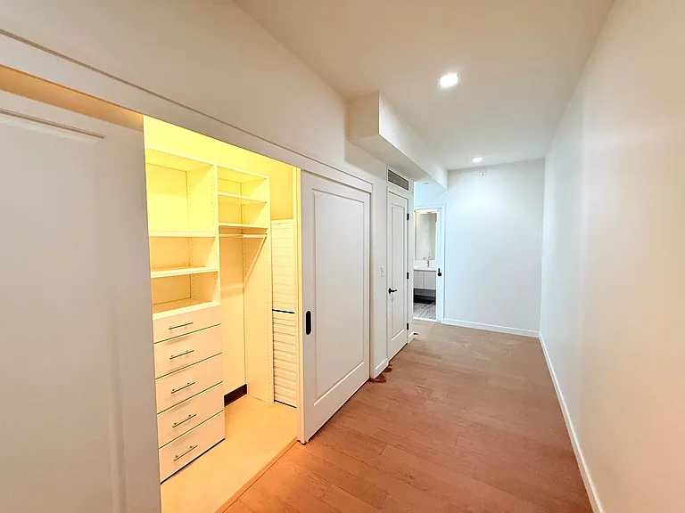 1050 S Grand Ave #1404 — Photo 22