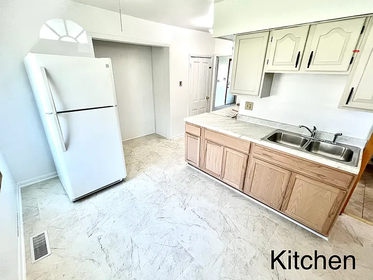 1619 Superior Ave — Photo 15