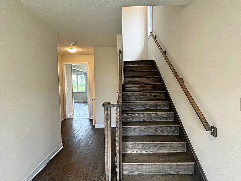 66 Aviron Cres — Photo 4