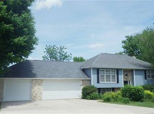 4644 Norwood Dr, Bettendorf, IA 52722