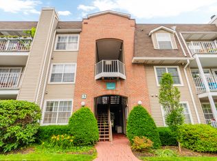 790 River Rd APT 352, Edgewater, NJ 07020