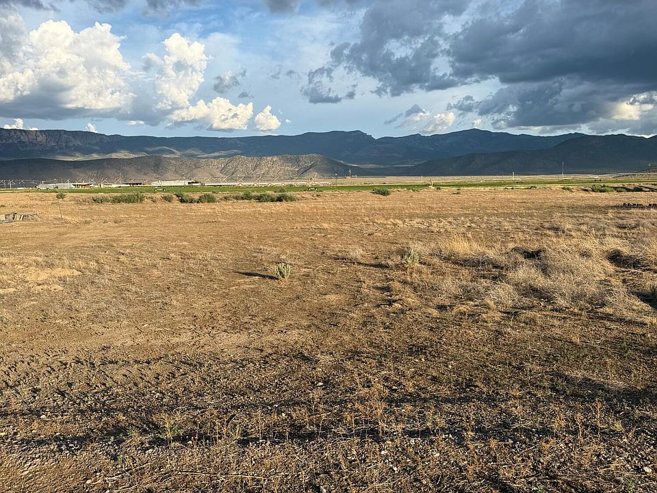 1st image of E Riverside Dr #7