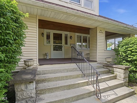 4th image of 119 Greenlawn Ave