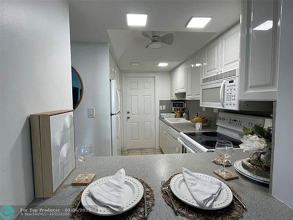 3rd image of 333 NE 21st Ave APT 208