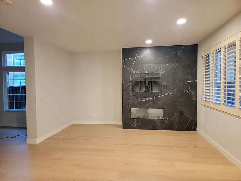 1017 Phoenix Ct — Photo 5