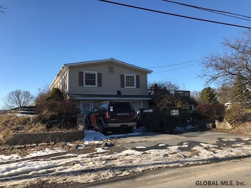 3rd image of 9 GRACE MOORE Road