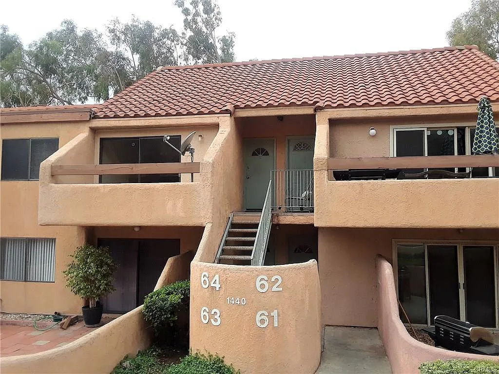 2 bed, 904 sqft, $1,800 — Photo 1
