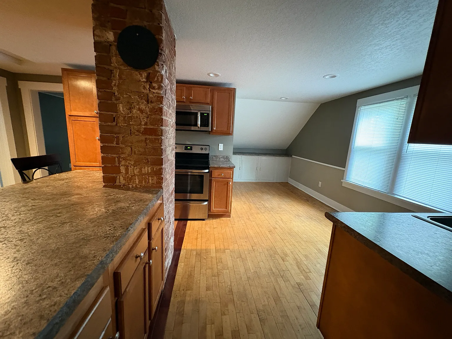 2 bed, 780 sqft, $1,100 — Photo 3