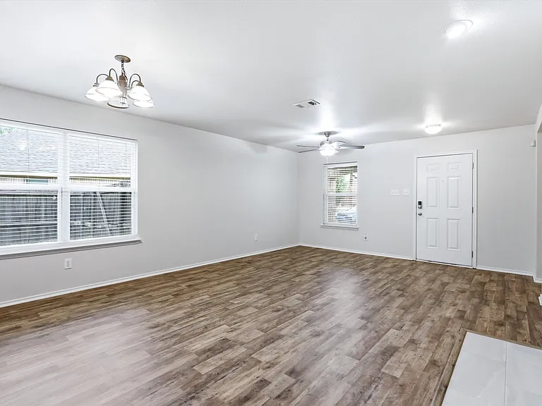 1356 N Cozumel St — Photo 6