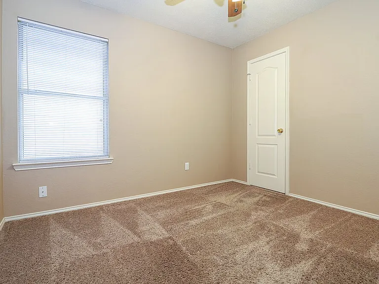 320 Montana Dr — Photo 11