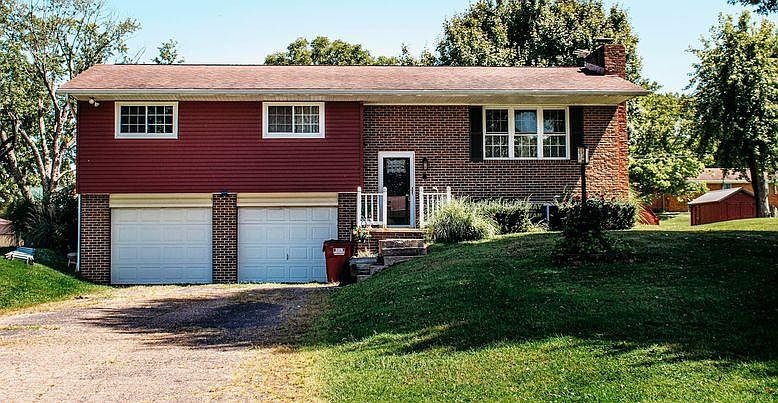 1st image of 2704 Brookhaven Dr