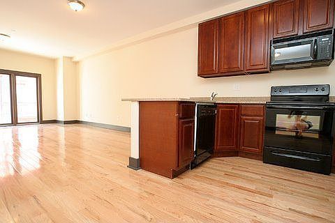 3rd image of 1526 N Willington St #B