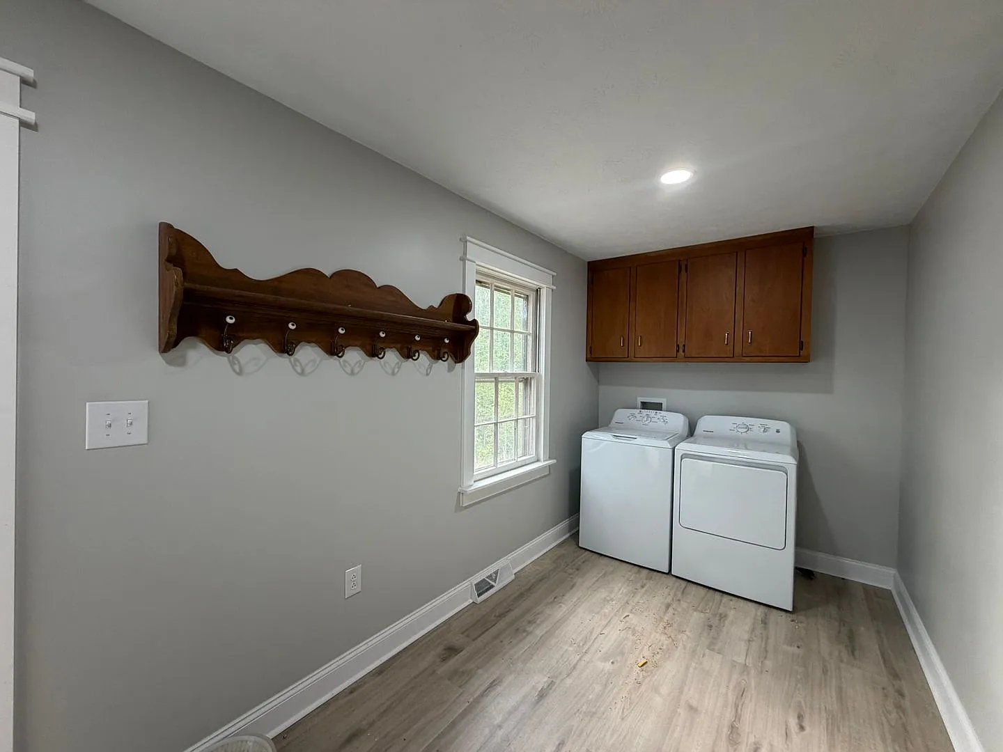 Beautifully remodeled and move-in ready! This home has been completely updated with brand-new fin... — Photo 4