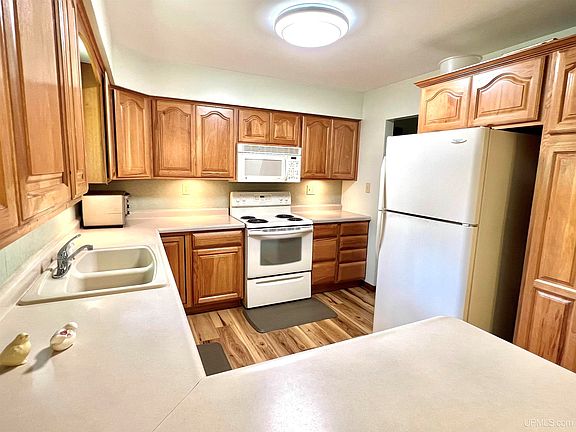 4th image of 249 Oakridge Dr