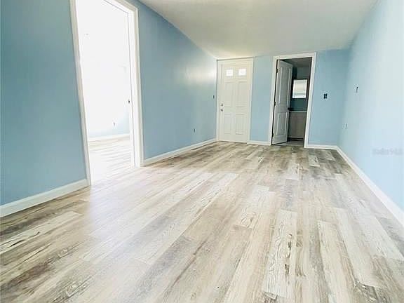4th image of 2110R Davis Ct