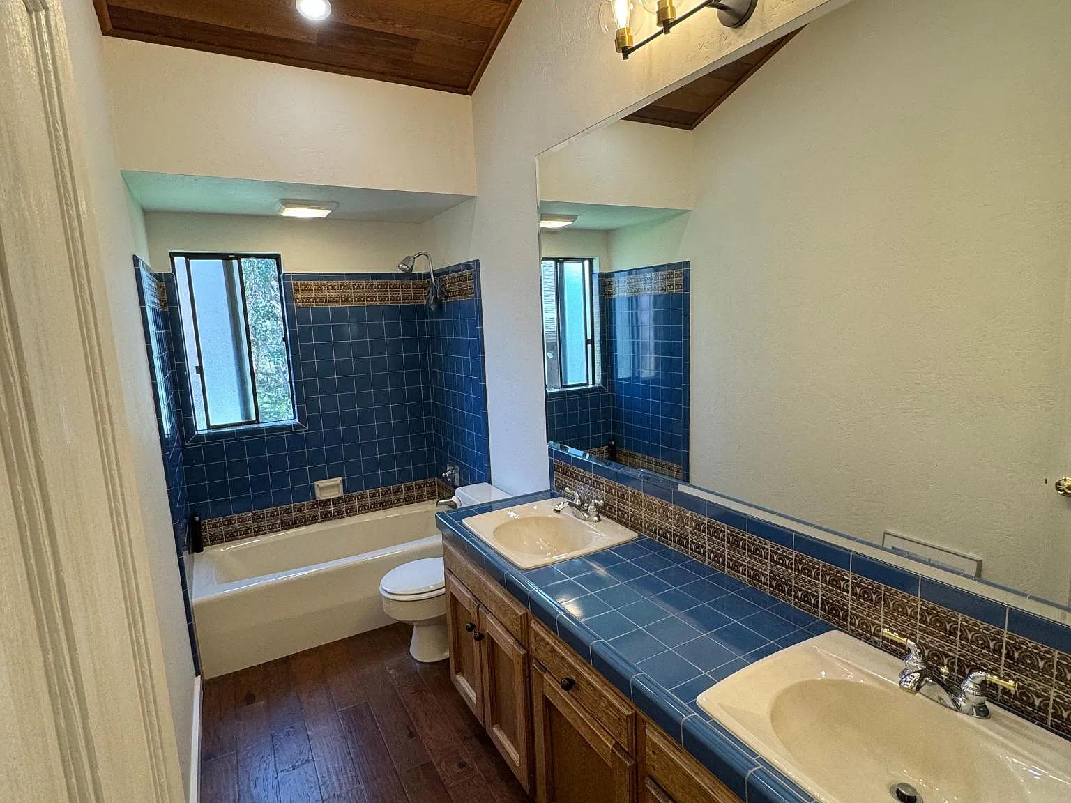 1 bed, 1000 sqft, $2,300 — Photo 3