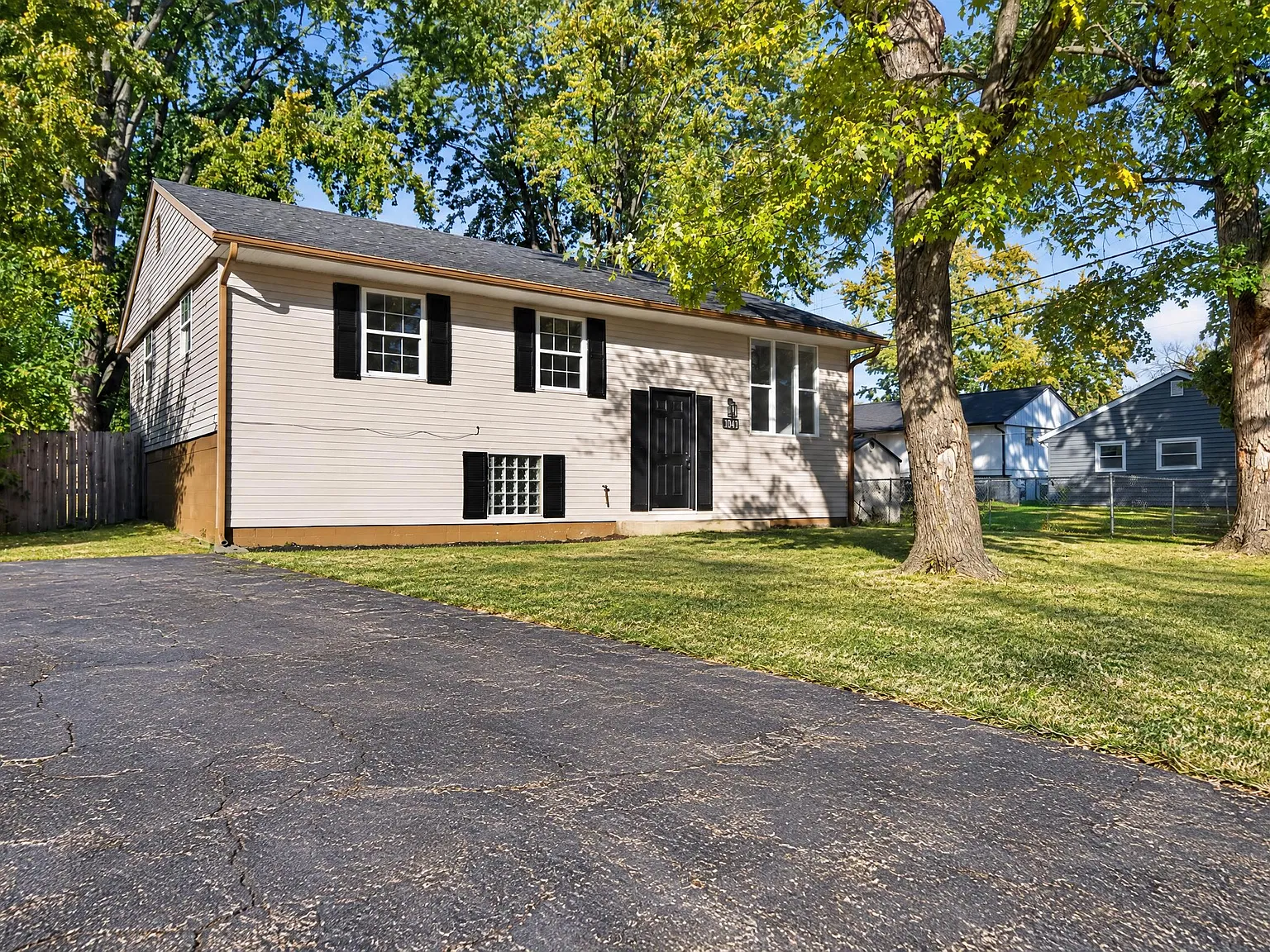 4 bed, 1938 sqft, $2,000 — Photo 1