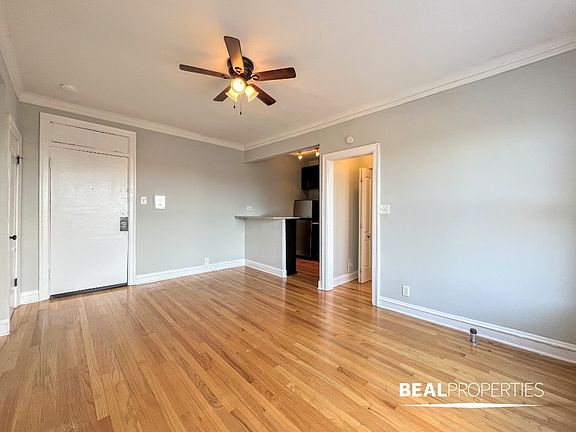 3rd image of 4614 N Paulina St APT 410