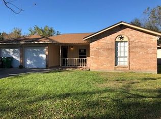 433 E Kiber St, Angleton, TX 77515