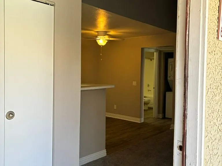 Mandalay Bay Apartments — Photo 36