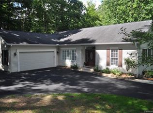 200 Thomas Rd, Hendersonville, NC 28739