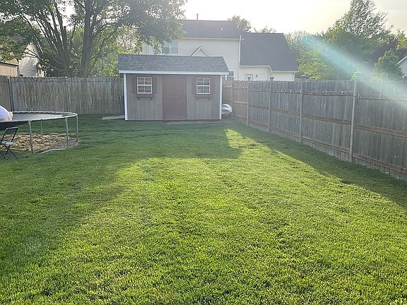 4th image of 912 Hawthorne Dr