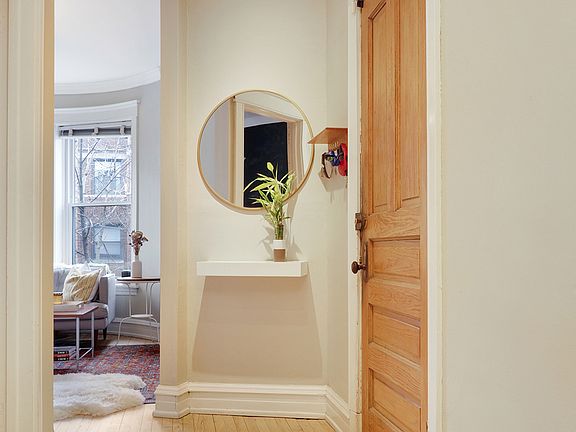 3rd image of 706 W Cornelia Ave #2E