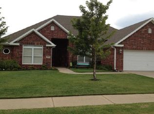 3750 W River Bend Dr, Fayetteville, AR 72704