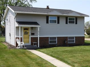 6316 Edgehurst Dr, Brook Park, OH