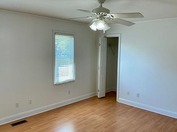 5th image of 819 W Riverside Ave