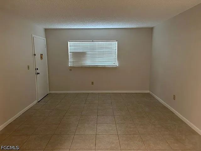 1 bed, 1.0 bath, 718 sqft, $1,250 — Photo 3