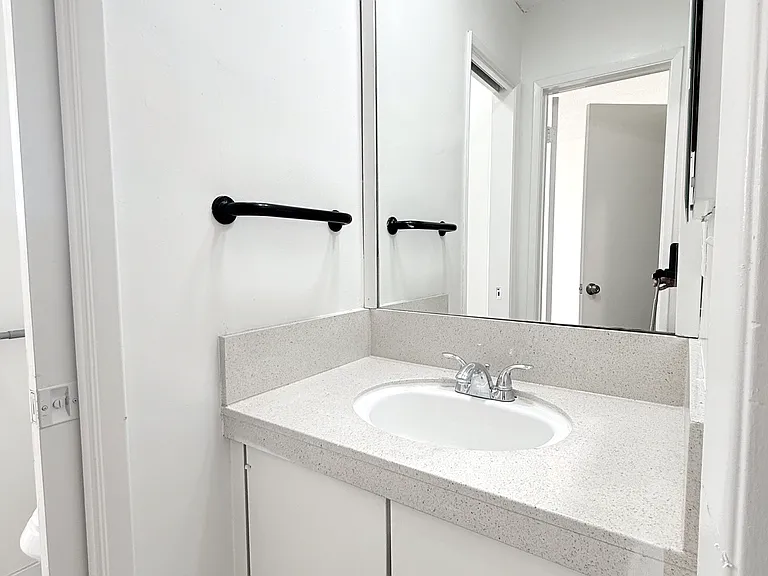 712 N Adams St #10 — Photo 18