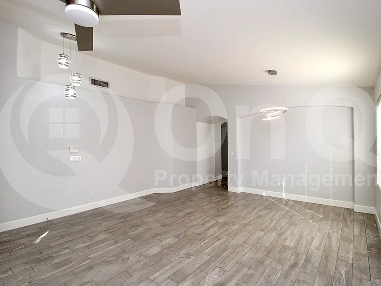 208 W Jasper Dr — Photo 11