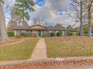 458 E Lake Dr, Livingston, TX 77351