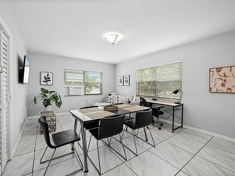 821 SW 5th St #3 — Photo 8