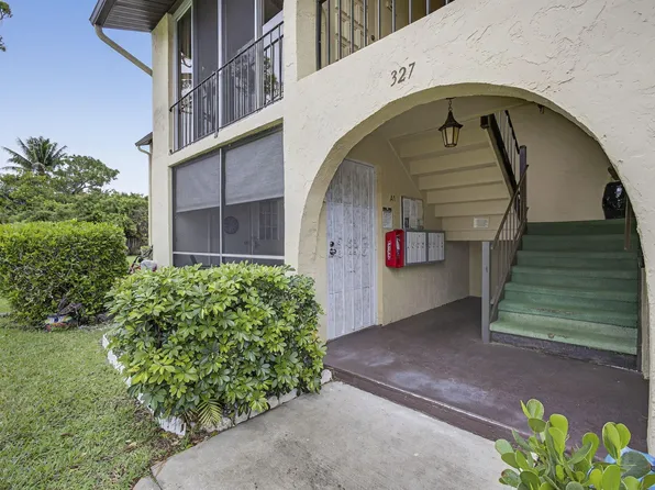 327 Pine Ridge Circle #A-1, Greenacres, FL 33463