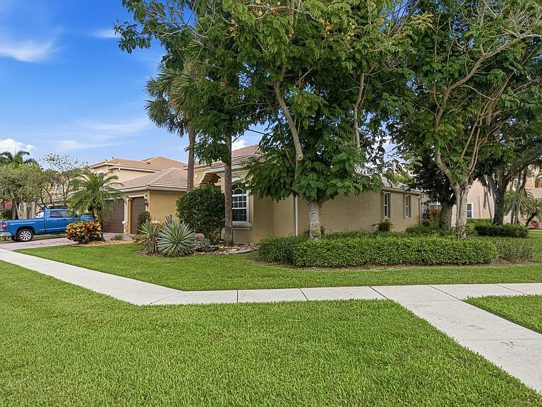 9655 Campi Dr — Photo 3