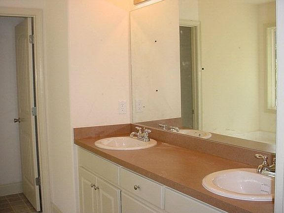 5th image of 821 Alexis Way