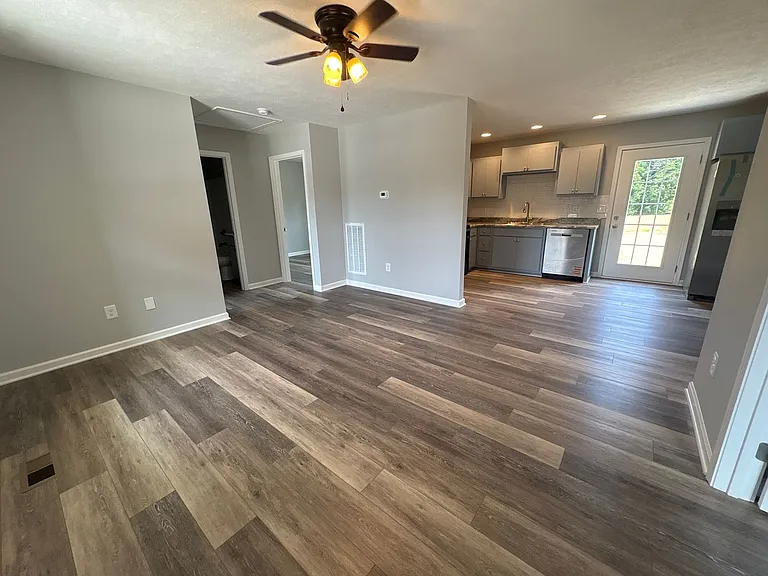 307 W Coffee St — Photo 4