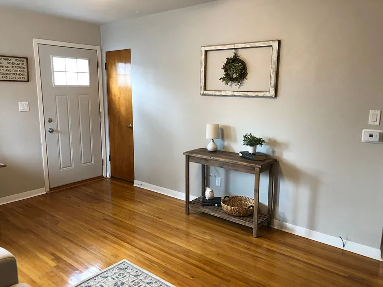 1607 Plymouth Ave — Photo 10