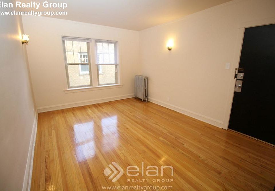 2nd image of 2110 W Ainslie St APT 3N